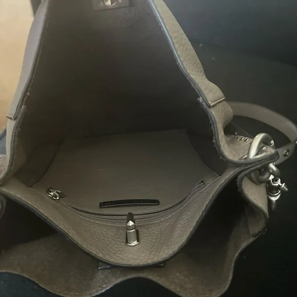 fabulous leather bag with two big compartments - Picture 5 of 7